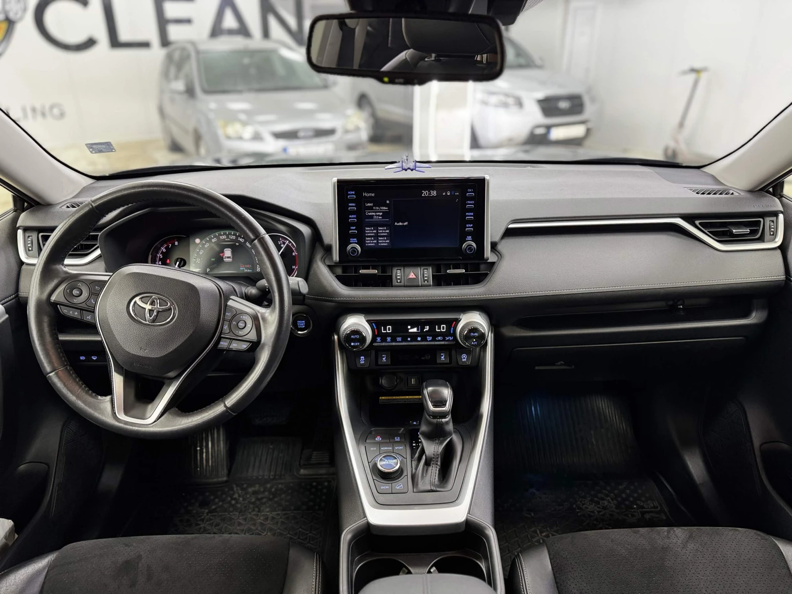 Toyota Rav4 Бензин/4x4/Lane Assist/Distonic/Камера, снимка 11 - Автомобили и джипове - 55571912