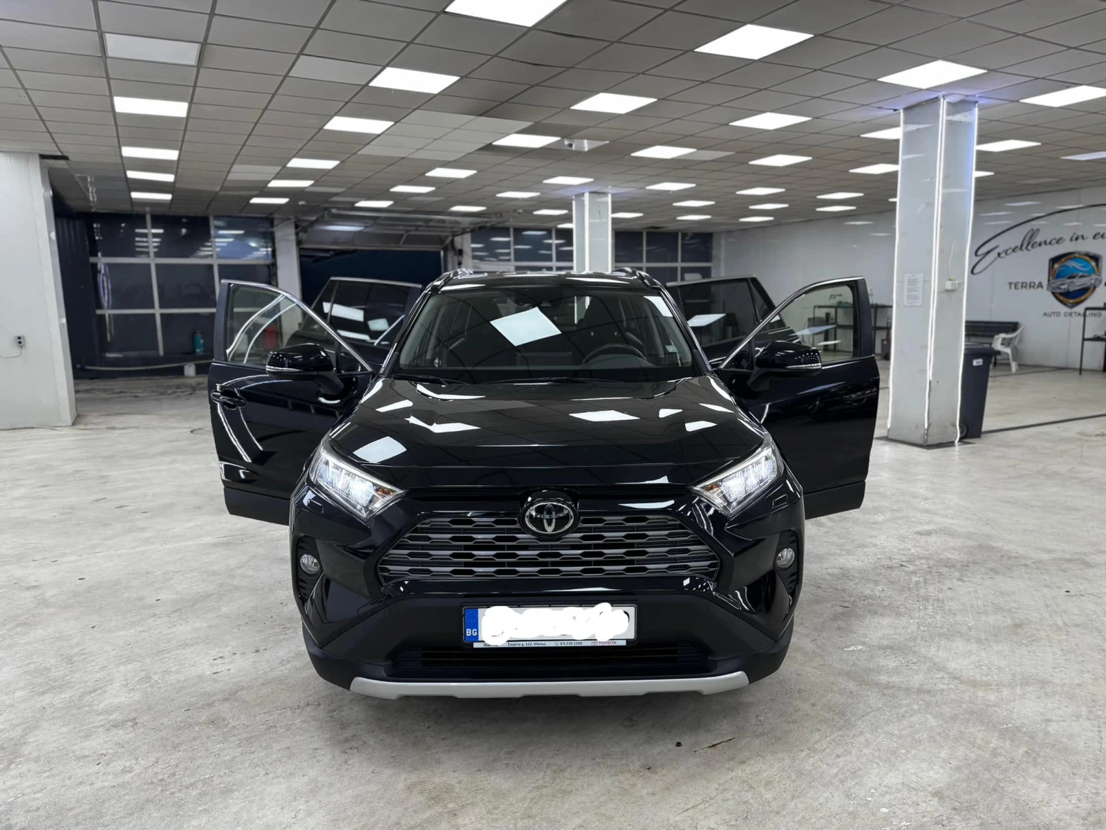 Toyota Rav4 Бензин/4x4/Lane Assist/Distonic/Камера, снимка 3 - Автомобили и джипове - 55571912