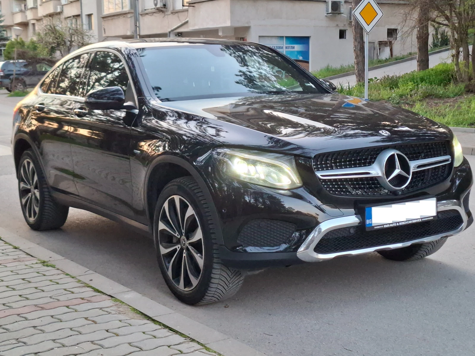 Mercedes-Benz GLC Coupe 350E Coupe PHEV, снимка 6 - Автомобили и джипове - 56434159