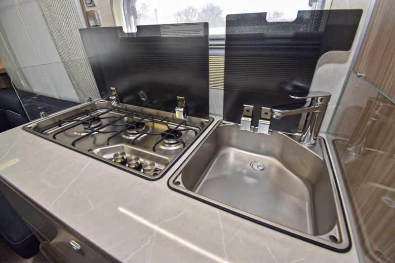 Каравана Fendt Tendenza 456 SFB, снимка 13 - Каравани и кемпери - 53566387