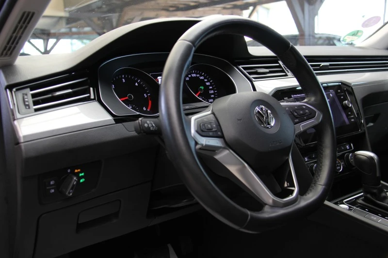 VW Passat 2.0TDI/Подгрев/F1/DSG/Камера/Distronic, снимка 13 - Автомобили и джипове - 46086806