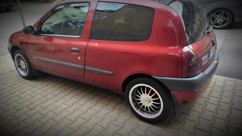 Renault Clio, снимка 2 - Автомобили и джипове - 49248028