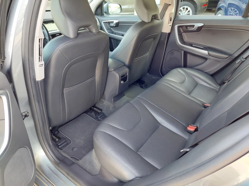 Volvo V60 2.4D6 TWIN ENGIN 4x4, снимка 7 - Автомобили и джипове - 50396905