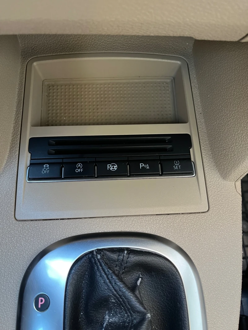 VW Touran 2.0 TDI CFHC, снимка 11 - Автомобили и джипове - 52135027