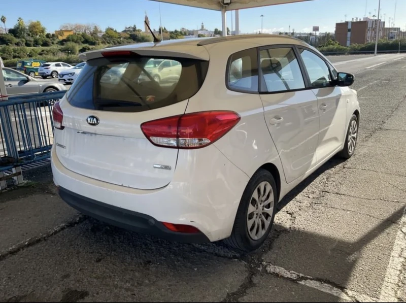 Kia Carens 1.7CRDI, снимка 2 - Автомобили и джипове - 52657116