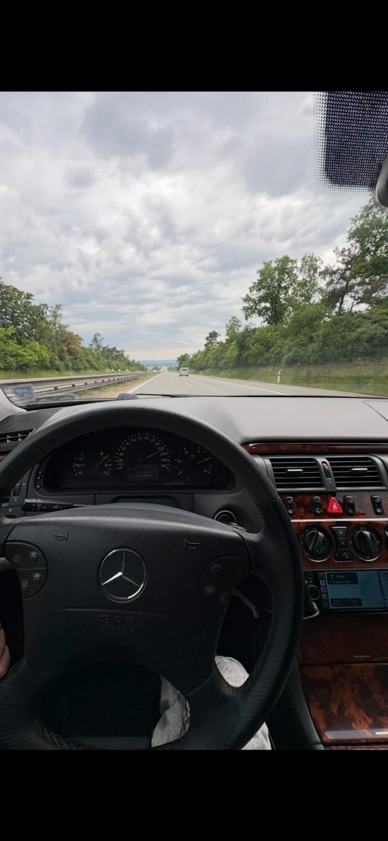 Mercedes-Benz E 270, снимка 7 - Автомобили и джипове - 52853396