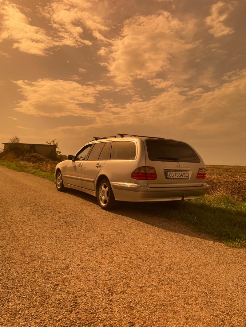 Mercedes-Benz E 270, снимка 3 - Автомобили и джипове - 52853396