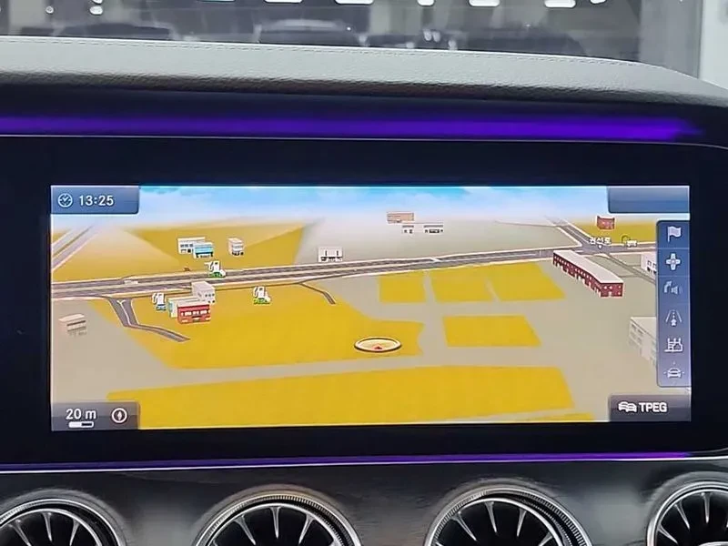 Mercedes-Benz E 200 COUPE, снимка 14 - Автомобили и джипове - 54909564