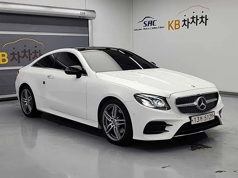 Mercedes-Benz E 200 COUPE, снимка 4 - Автомобили и джипове - 54909564