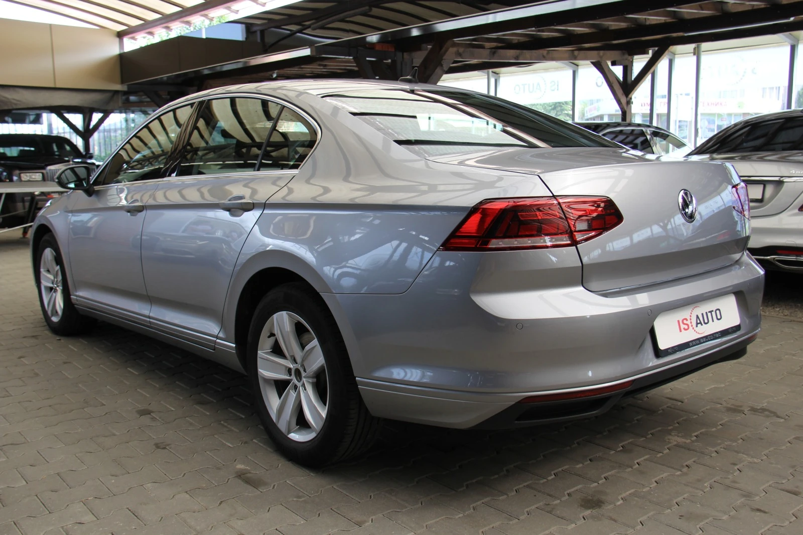 VW Passat 2.0TDI/Подгрев/F1/DSG/Камера/Distronic - изображение 6