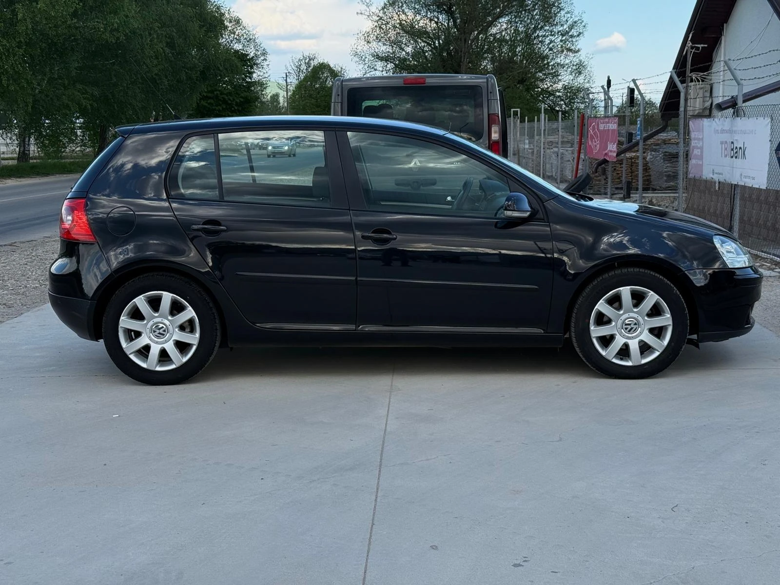 VW Golf 1.9 TDI Климатроник/Мултиволан/Собствен лизинг - изображение 3