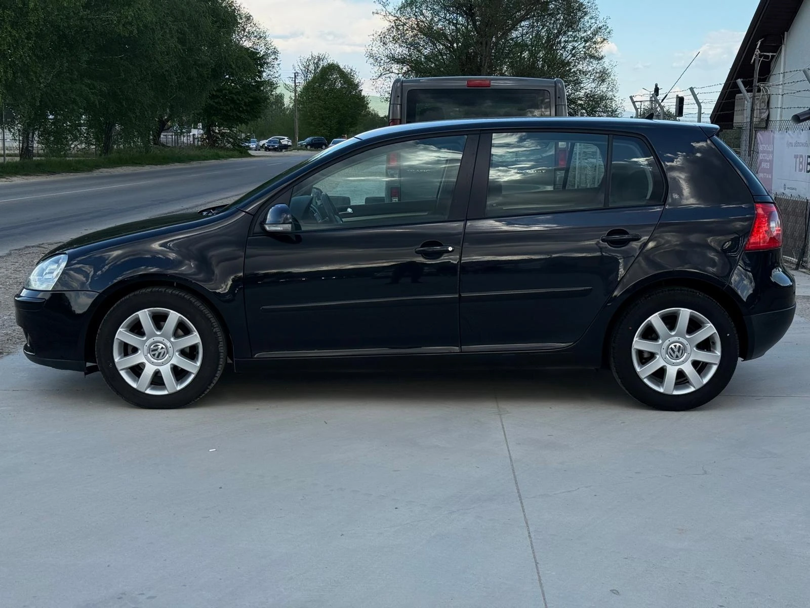 VW Golf 1.9 TDI Климатроник/Мултиволан/Собствен лизинг - изображение 7