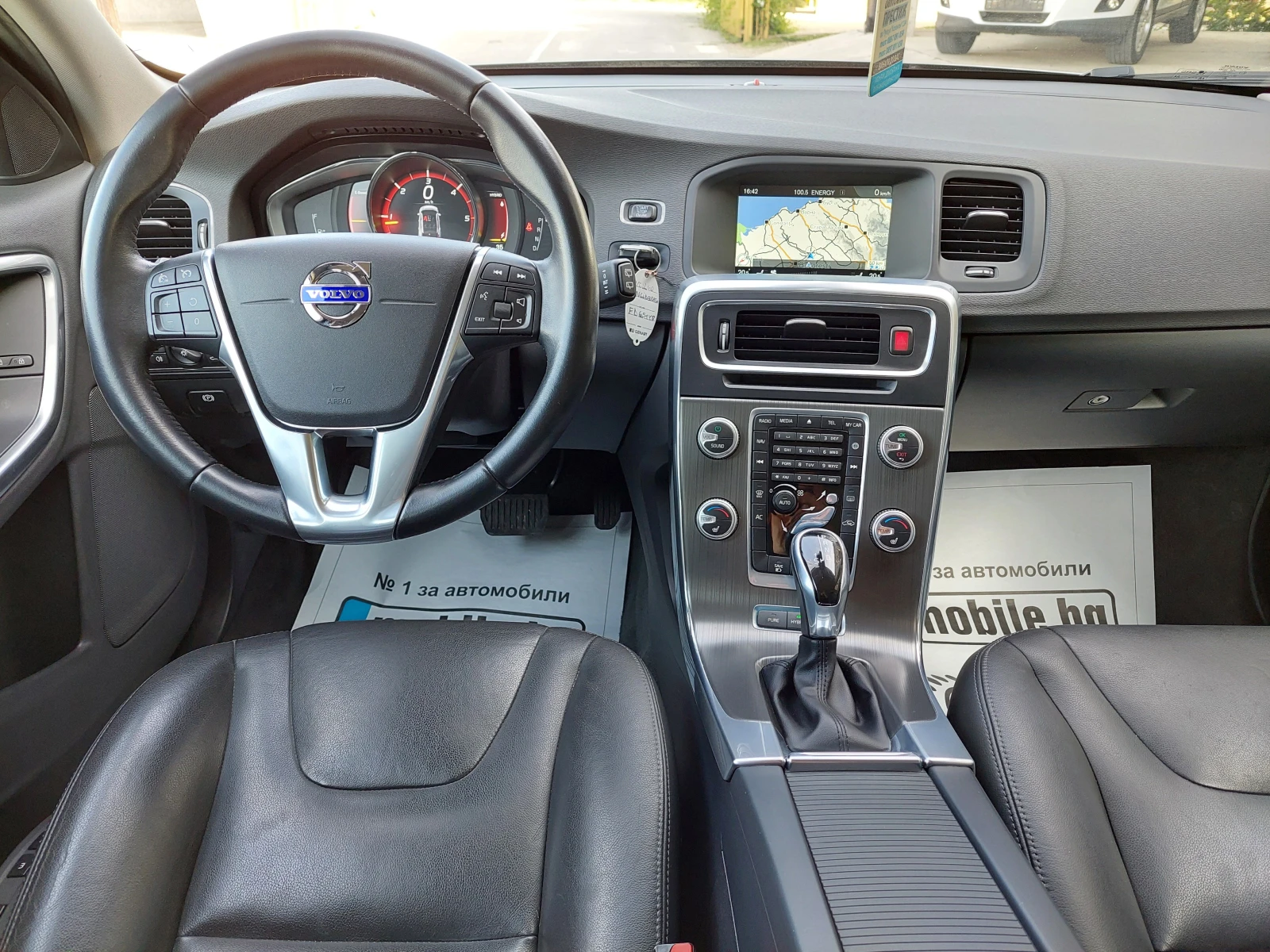 Volvo V60 2.4D6 TWIN ENGIN 4x4 - изображение 8