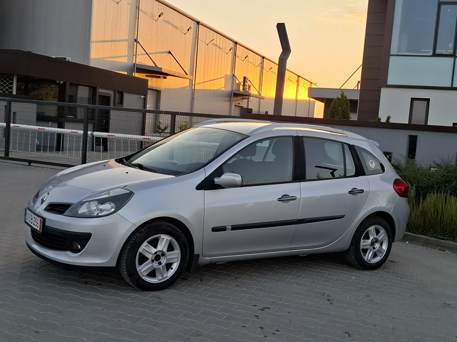 Renault Clio 1.2i(75кс)* * FACELIFT* * НОВ ВНОС* * *  - изображение 3