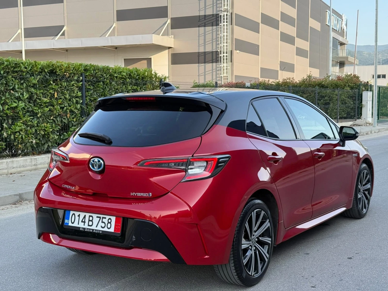 Toyota Corolla Styel 1, 8 Hybrid FULL LED - изображение 3