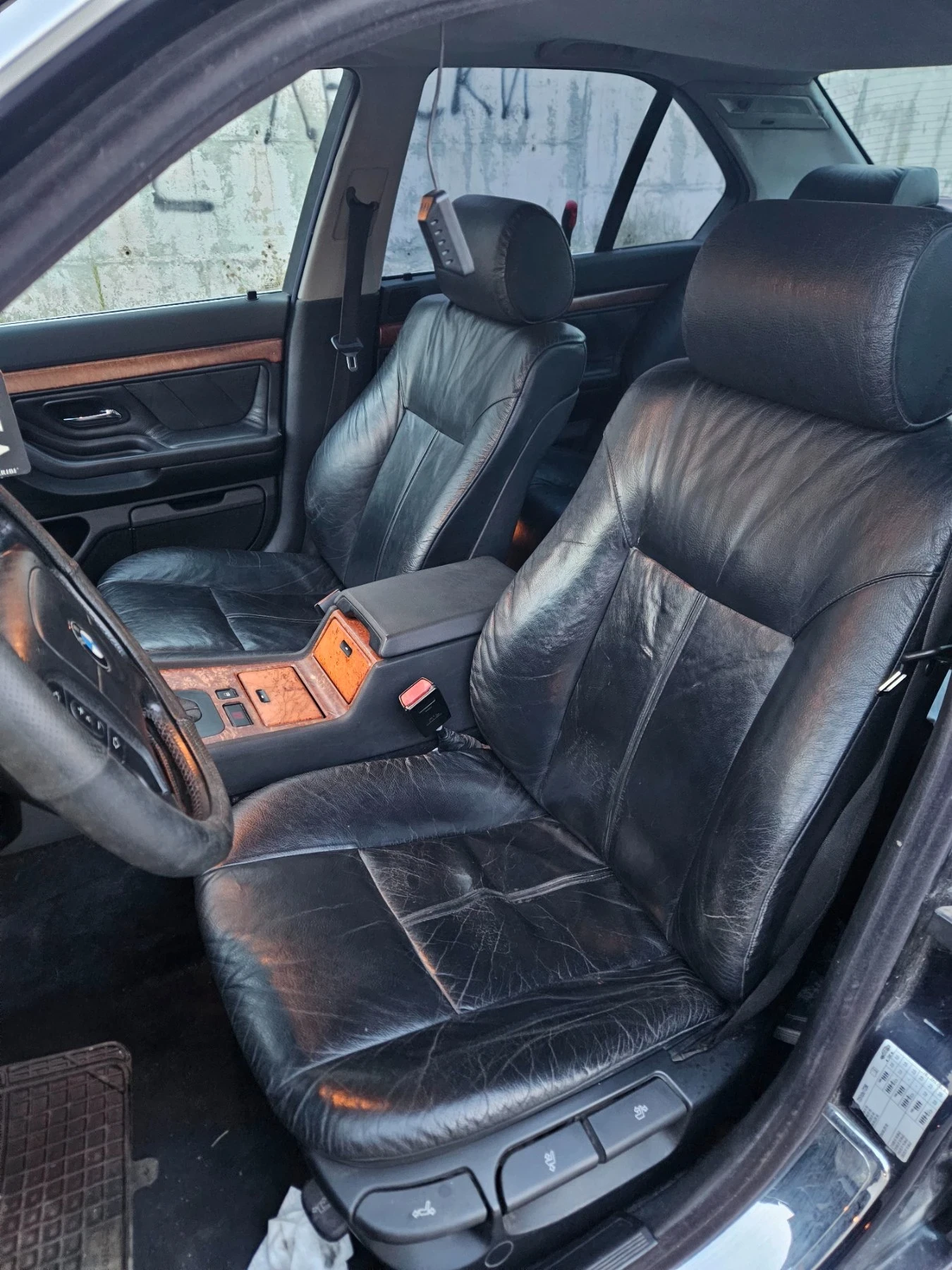 BMW 728 2, 8  193кс с  газ - изображение 2