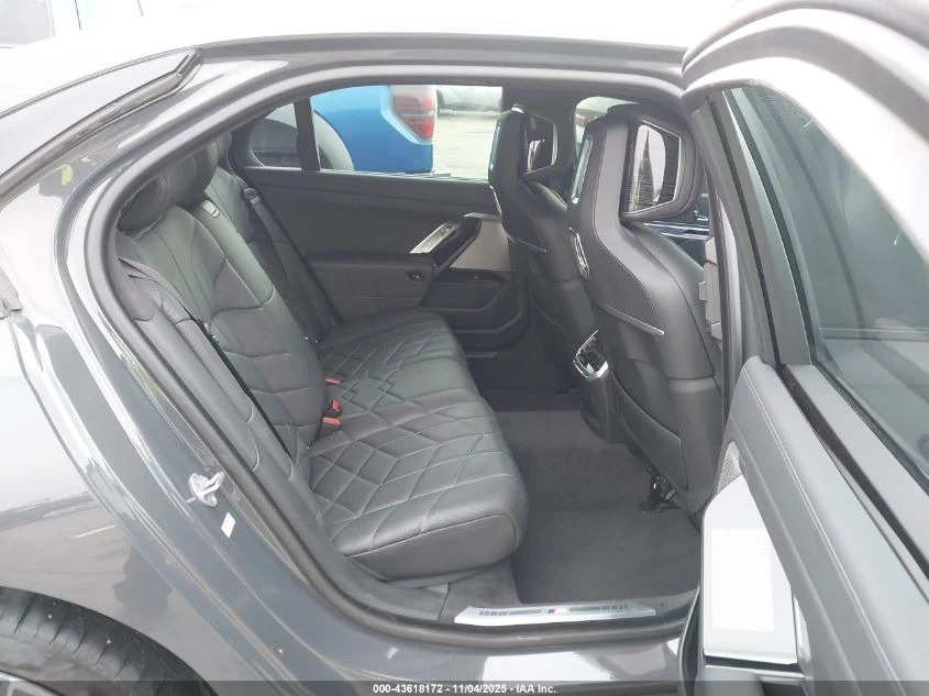 BMW i7 xDrive60 - изображение 8