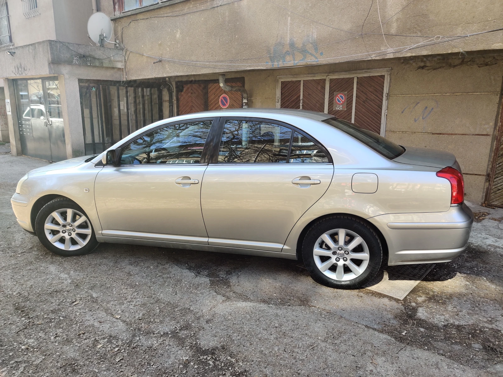 Toyota Avensis T25, снимка 7 - Автомобили и джипове - 53773585
