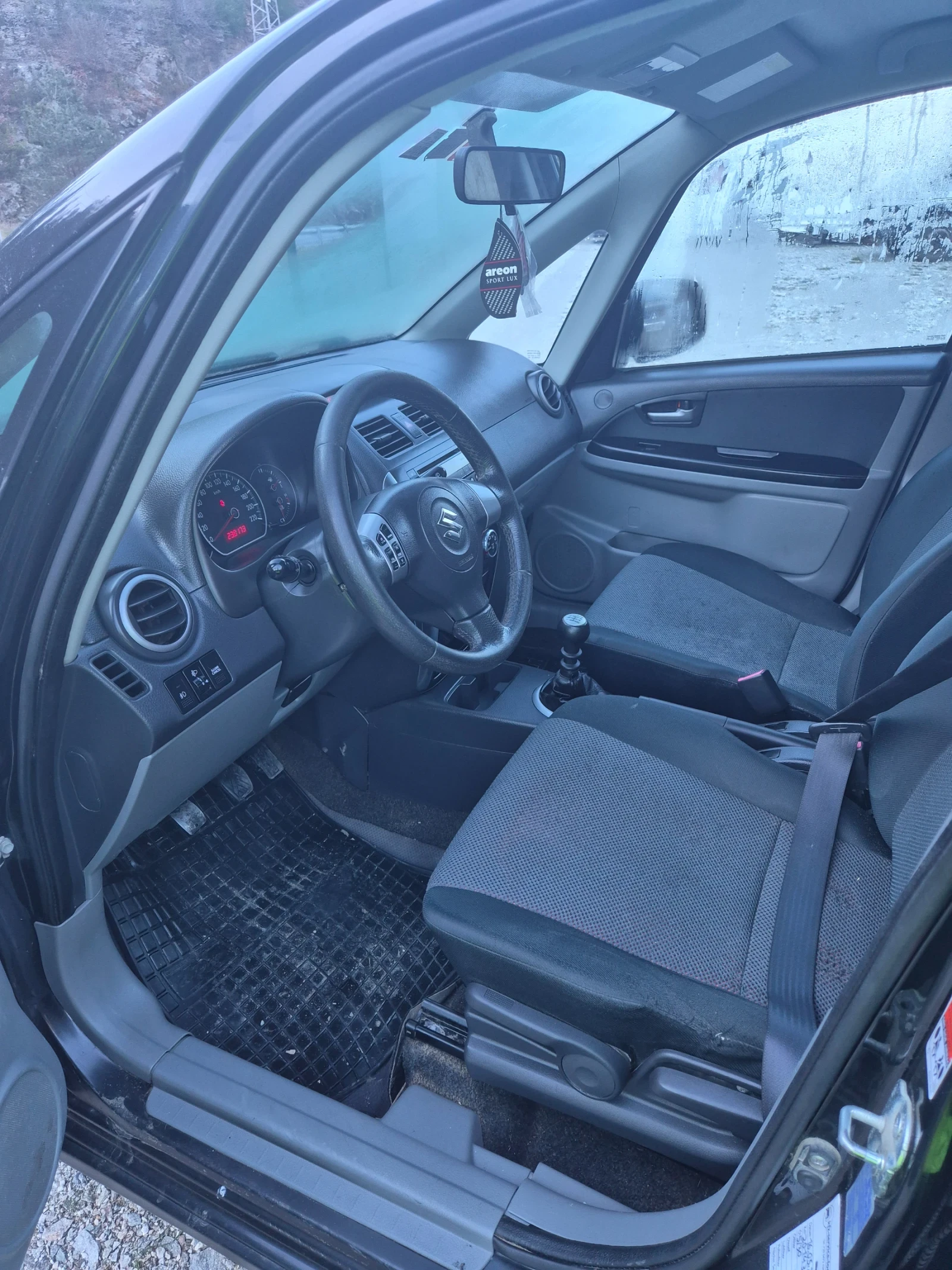 Suzuki SX4, снимка 7 - Автомобили и джипове - 53904785