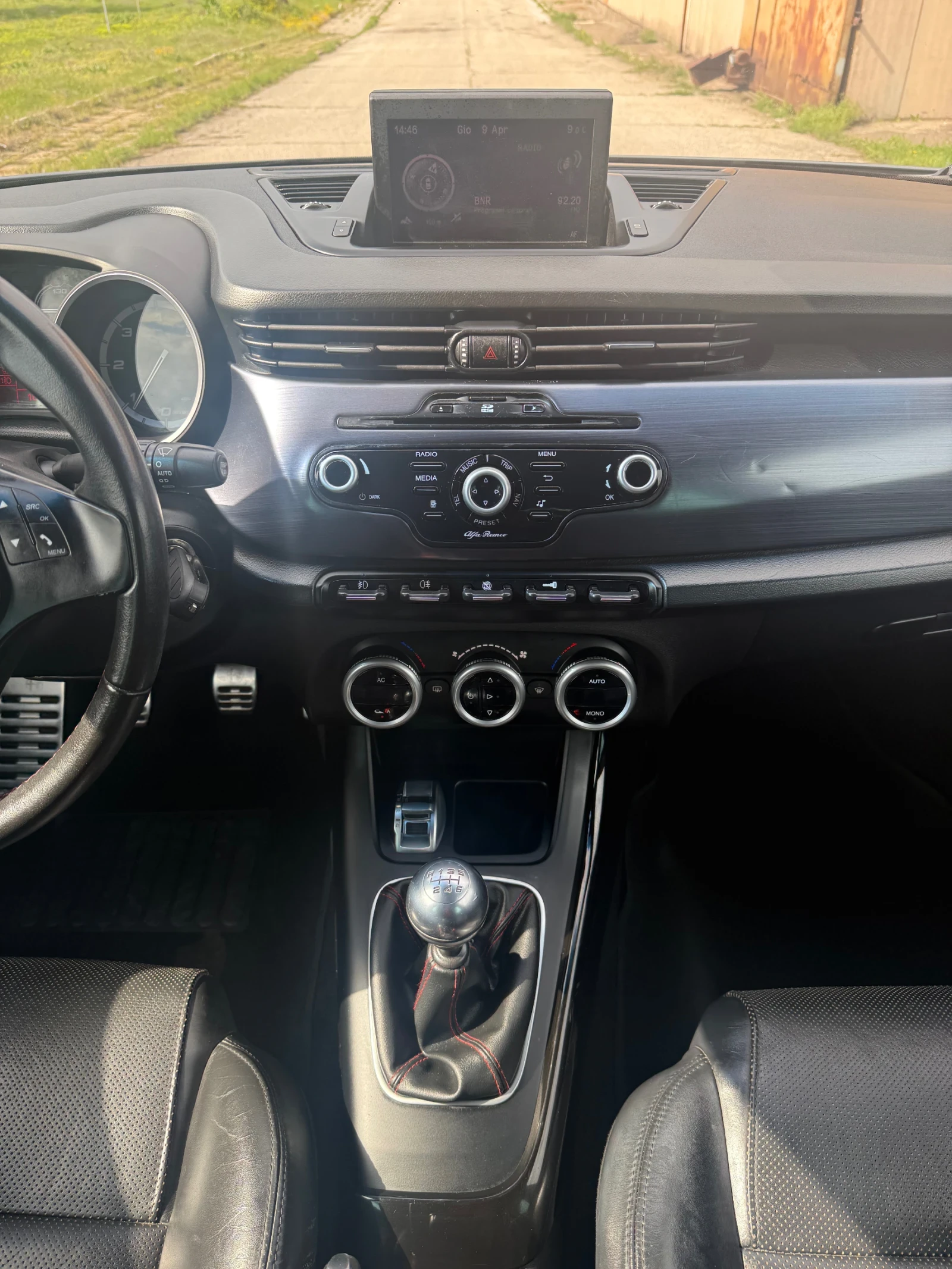 Alfa Romeo Giulietta 2.0D-143кс-Кожа-Нави-Лед-СПОРТ, снимка 16 - Автомобили и джипове - 54151761