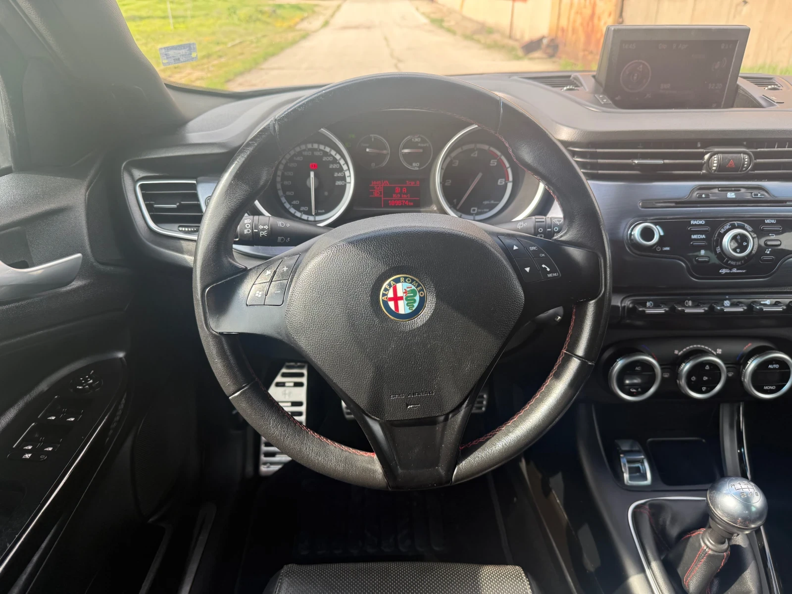 Alfa Romeo Giulietta 2.0D-143кс-Кожа-Нави-Лед-СПОРТ, снимка 15 - Автомобили и джипове - 54151761