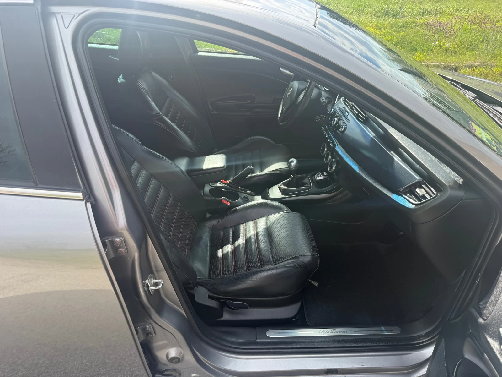 Alfa Romeo Giulietta 2.0D-143кс-Кожа-Нави-Лед-СПОРТ, снимка 9 - Автомобили и джипове - 54151761