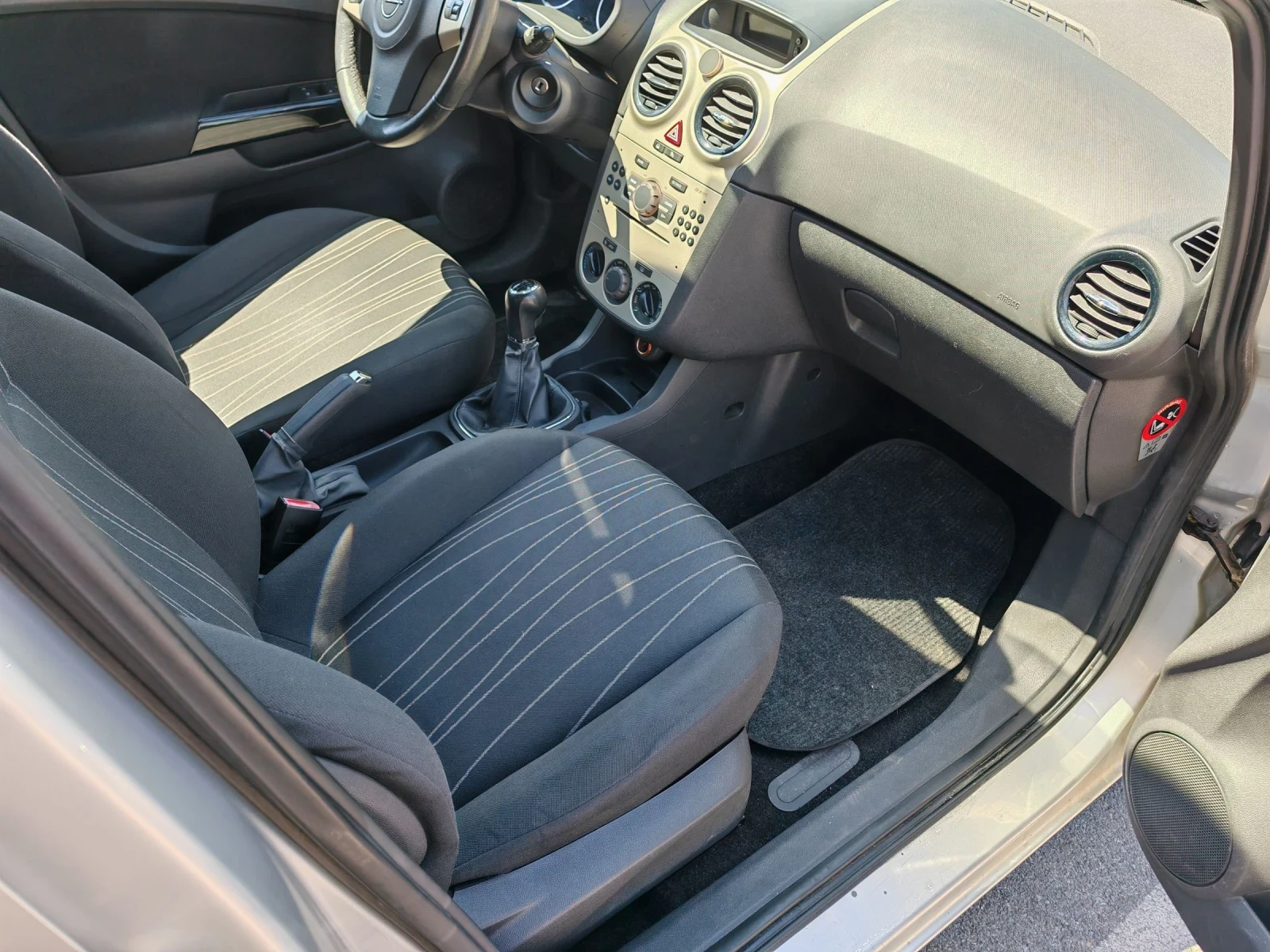 Opel Corsa 1.3 ecoflex, снимка 8 - Автомобили и джипове - 54321275