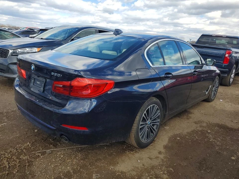BMW 530 xi, снимка 3 - Автомобили и джипове - 54342576