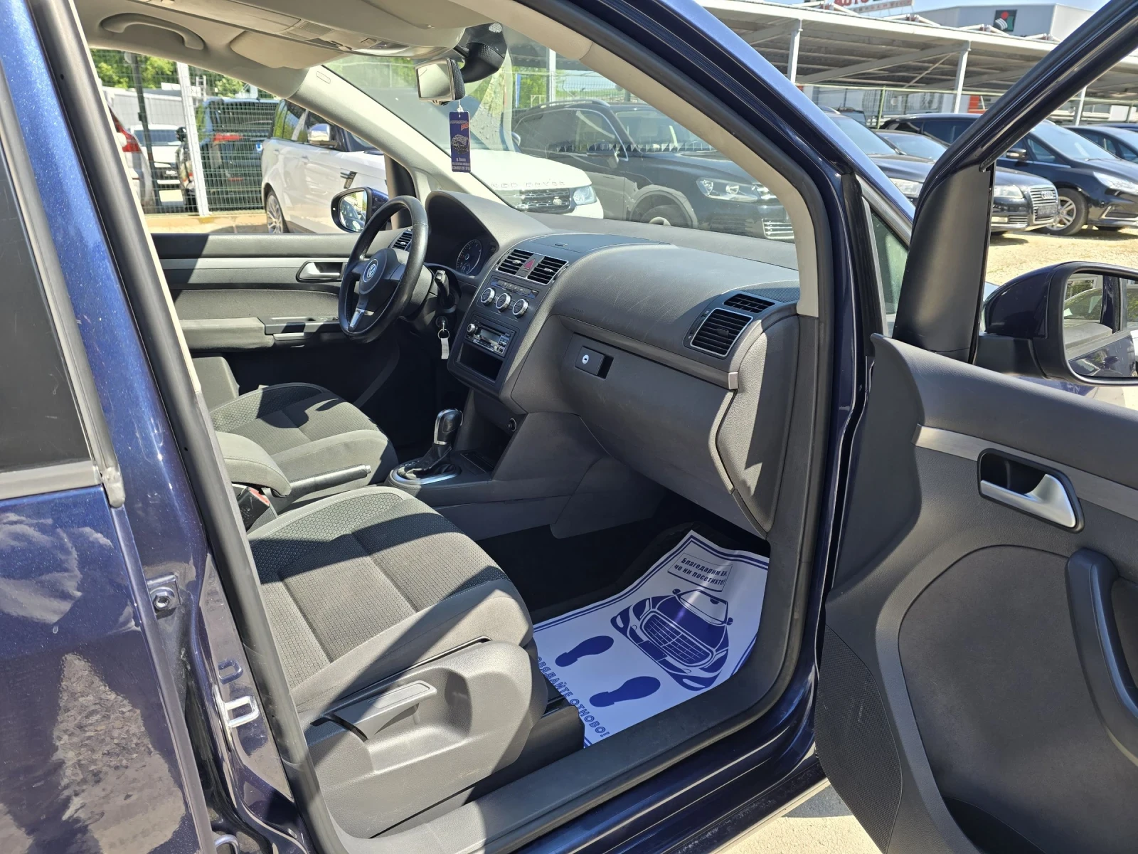 VW Touran 1.6TDI 105к.с Comfort line DSG, снимка 13 - Автомобили и джипове - 54502963