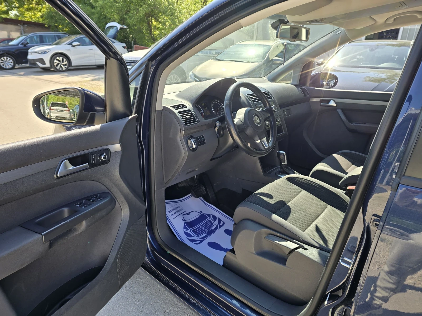 VW Touran 1.6TDI 105к.с Comfort line DSG, снимка 10 - Автомобили и джипове - 54502963