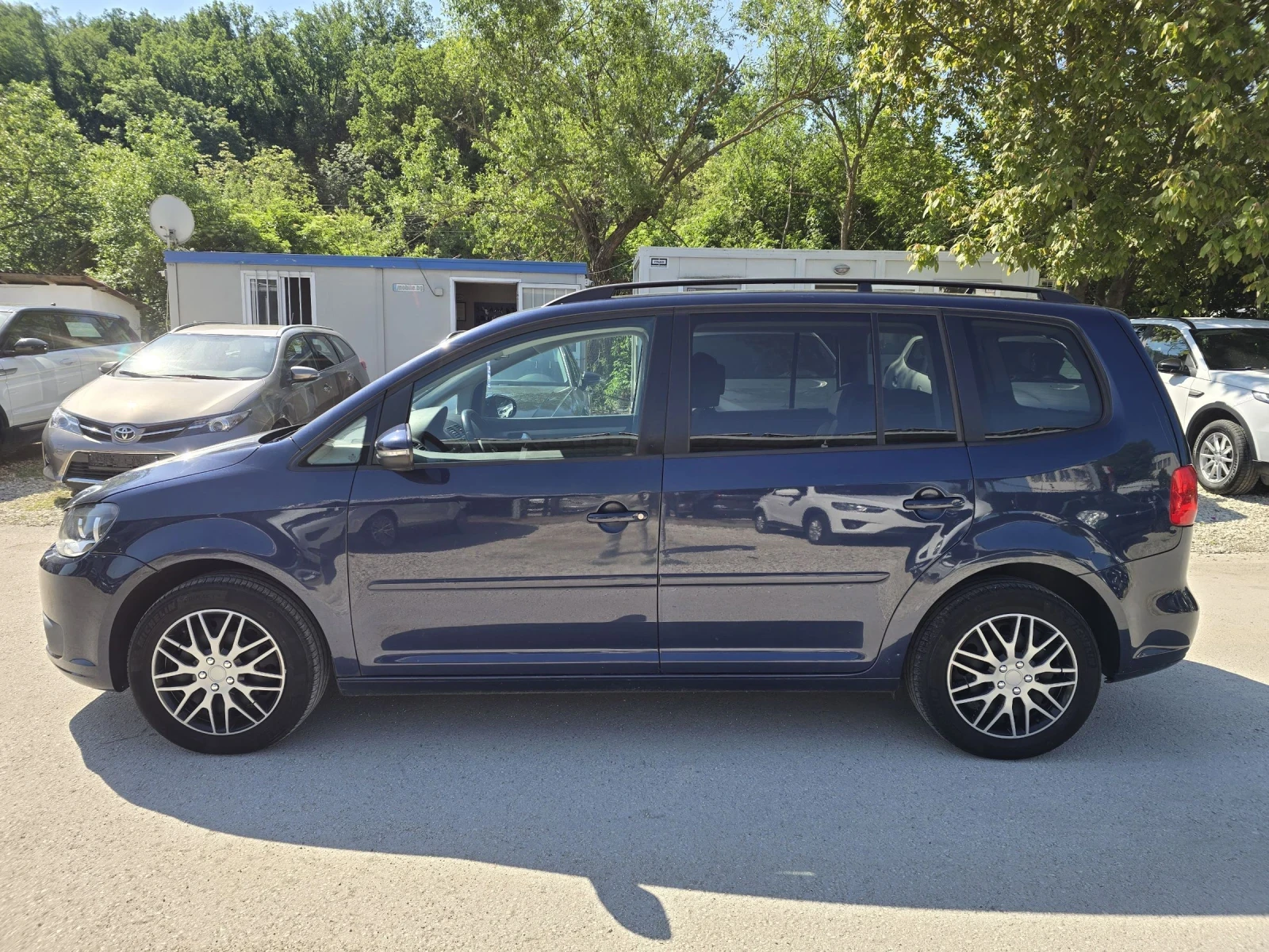VW Touran 1.6TDI 105к.с Comfort line DSG, снимка 7 - Автомобили и джипове - 54502963