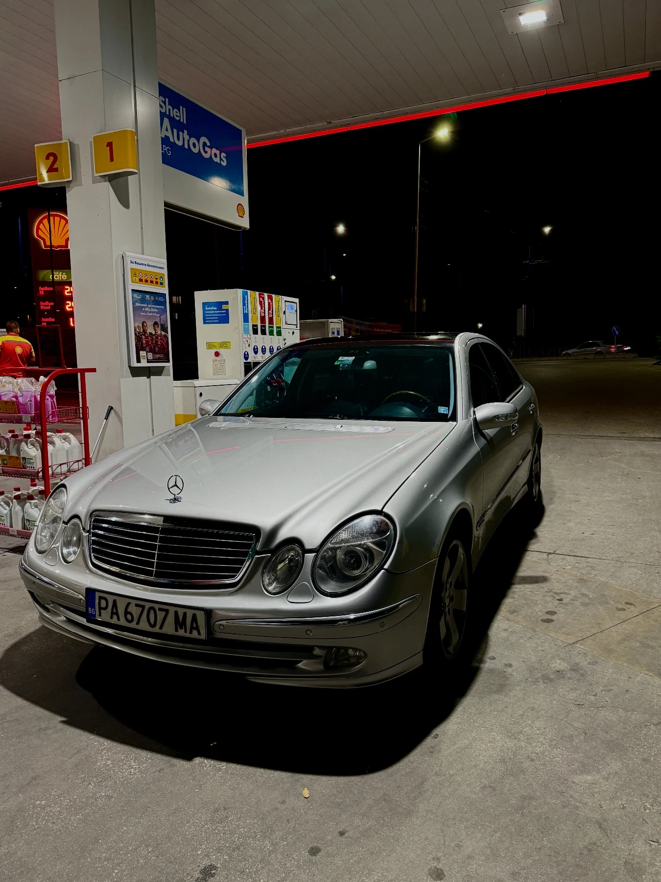 Mercedes-Benz E 500, снимка 5 - Автомобили и джипове - 54768459