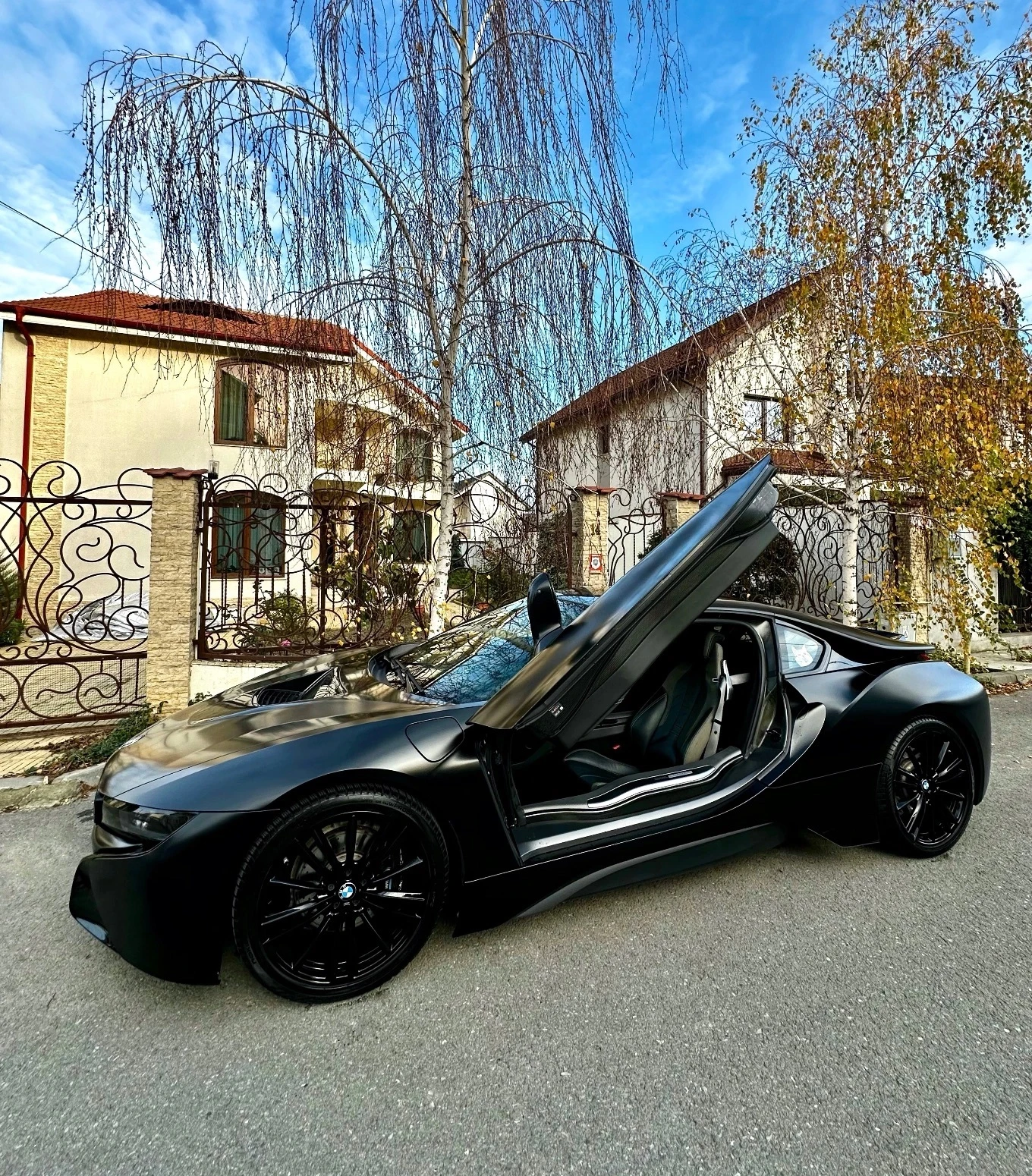 BMW i8 xDrive Hybrid , снимка 3 - Автомобили и джипове - 54855644