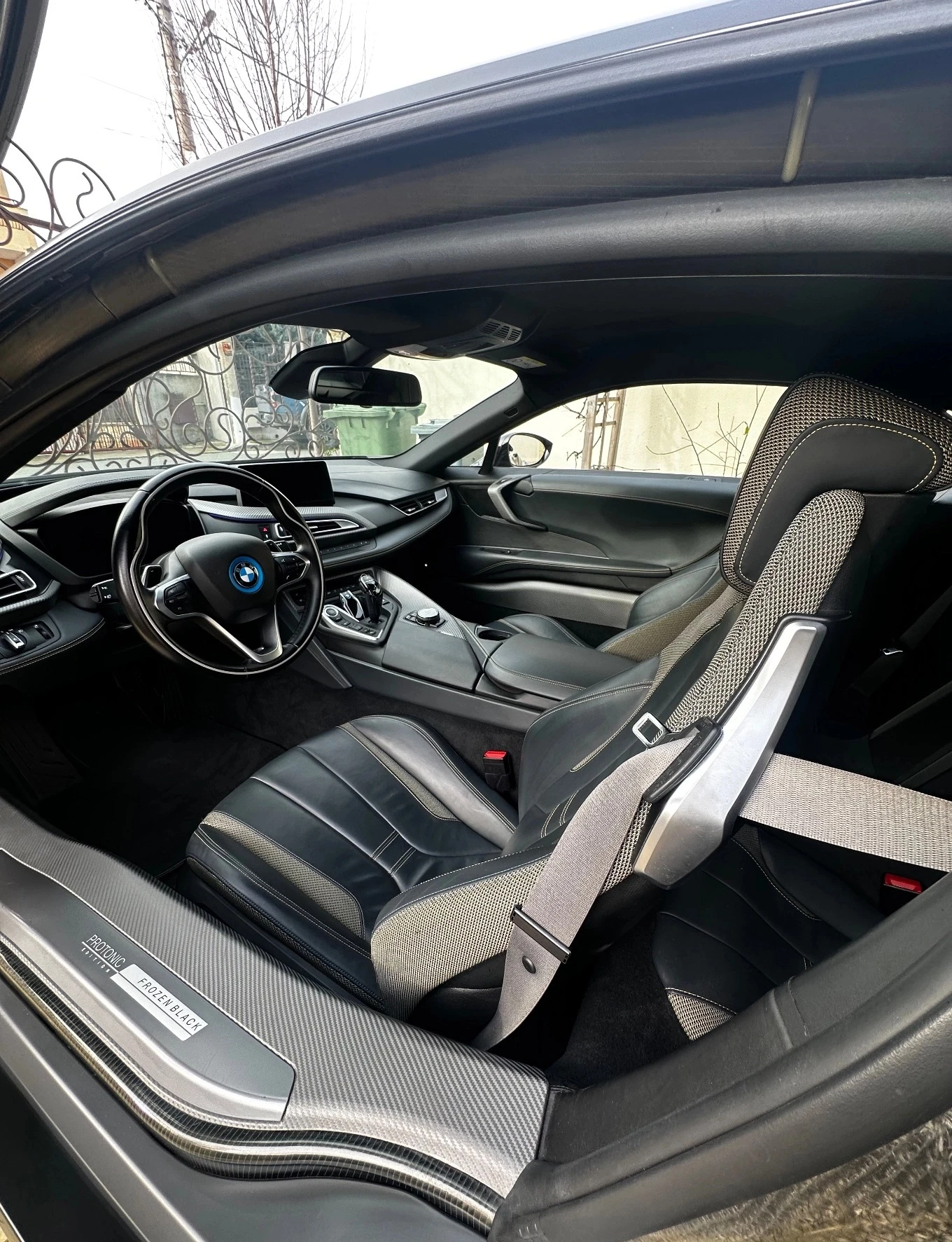 BMW i8 xDrive Hybrid , снимка 5 - Автомобили и джипове - 54855644