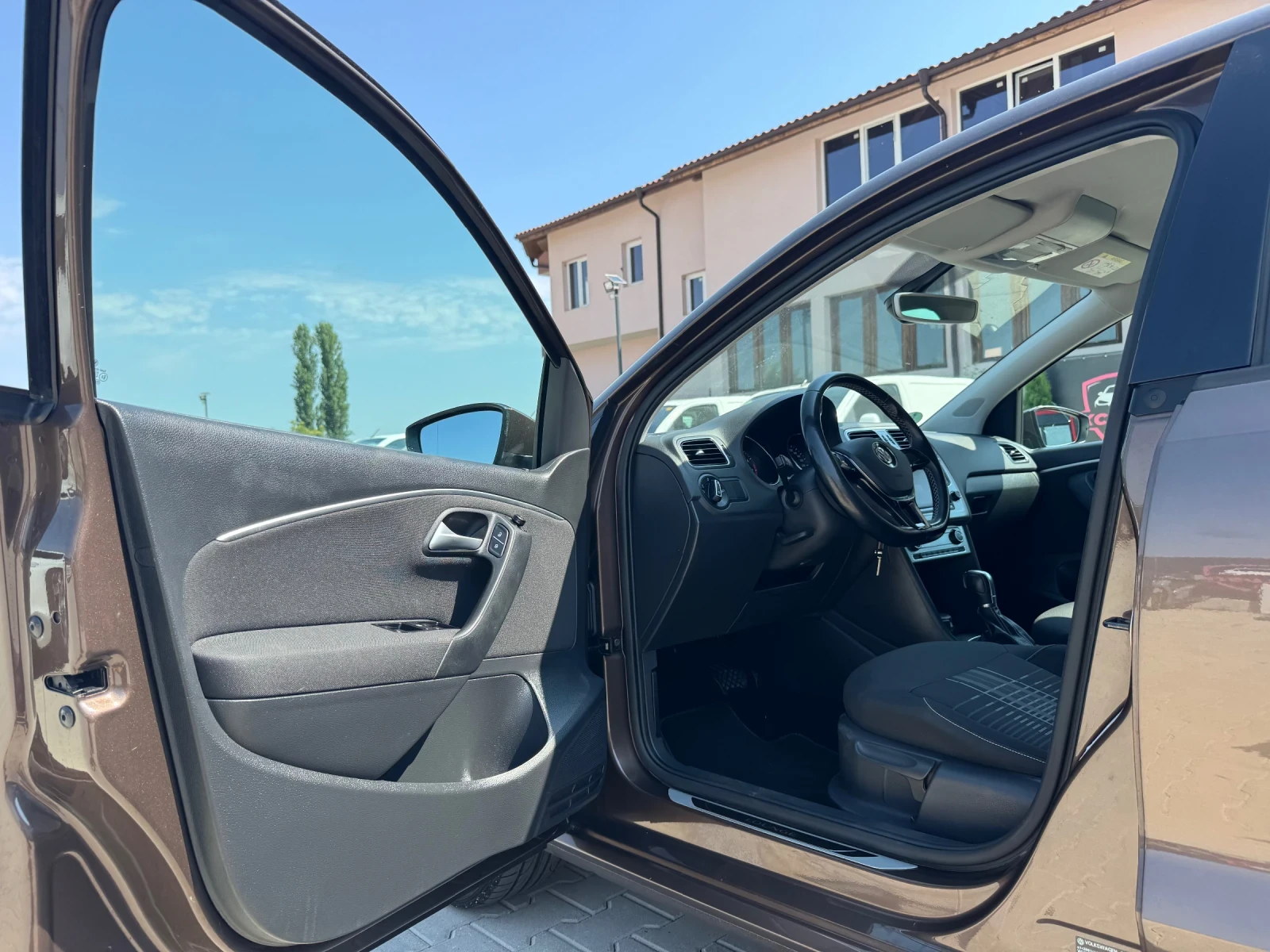 VW Polo 1.2TSI LOUGNE FULL EKSTRA, снимка 9 - Автомобили и джипове - 55438361