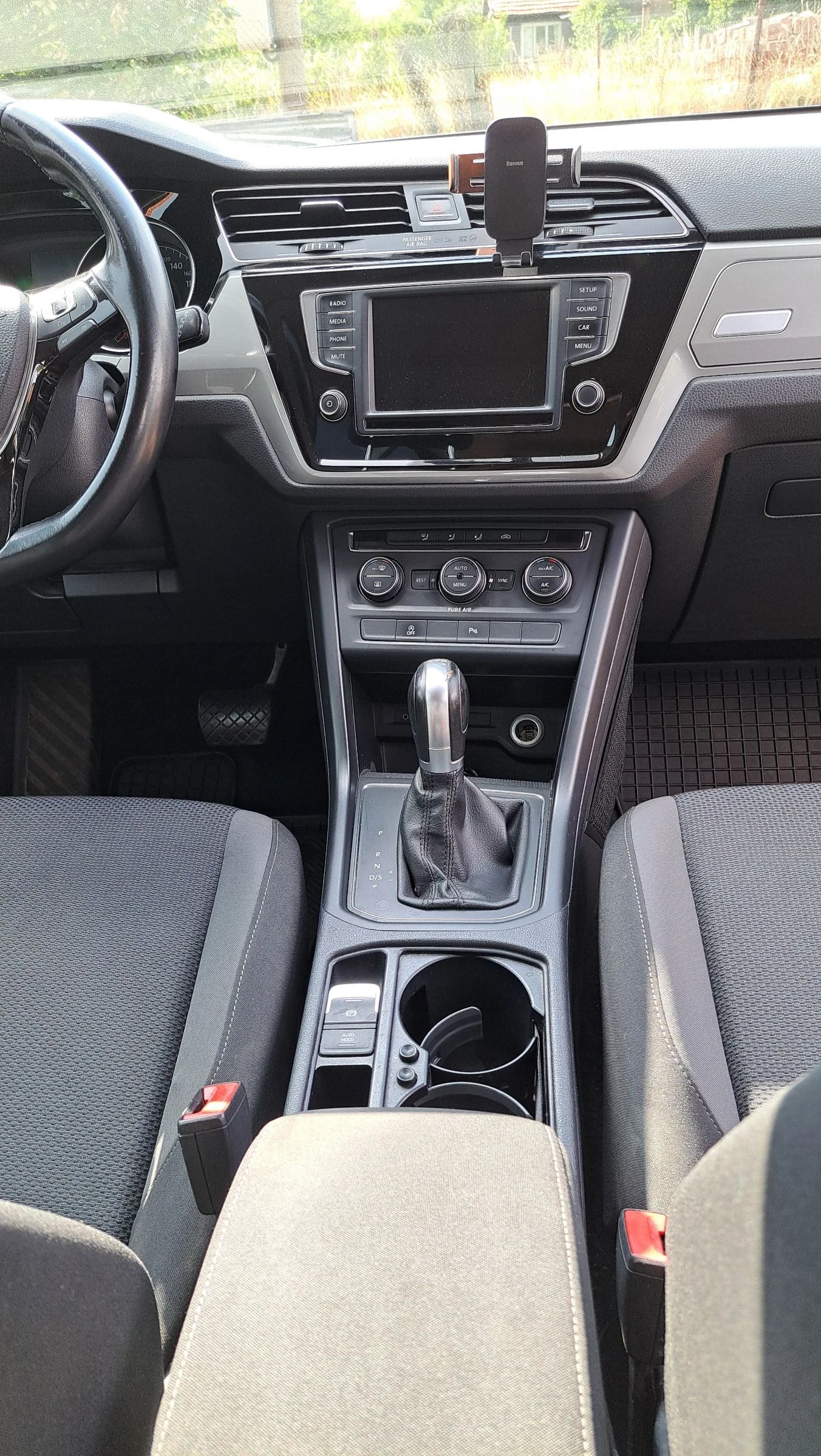 VW Touran 1.6 TDI DSG 110, снимка 8 - Автомобили и джипове - 55725045