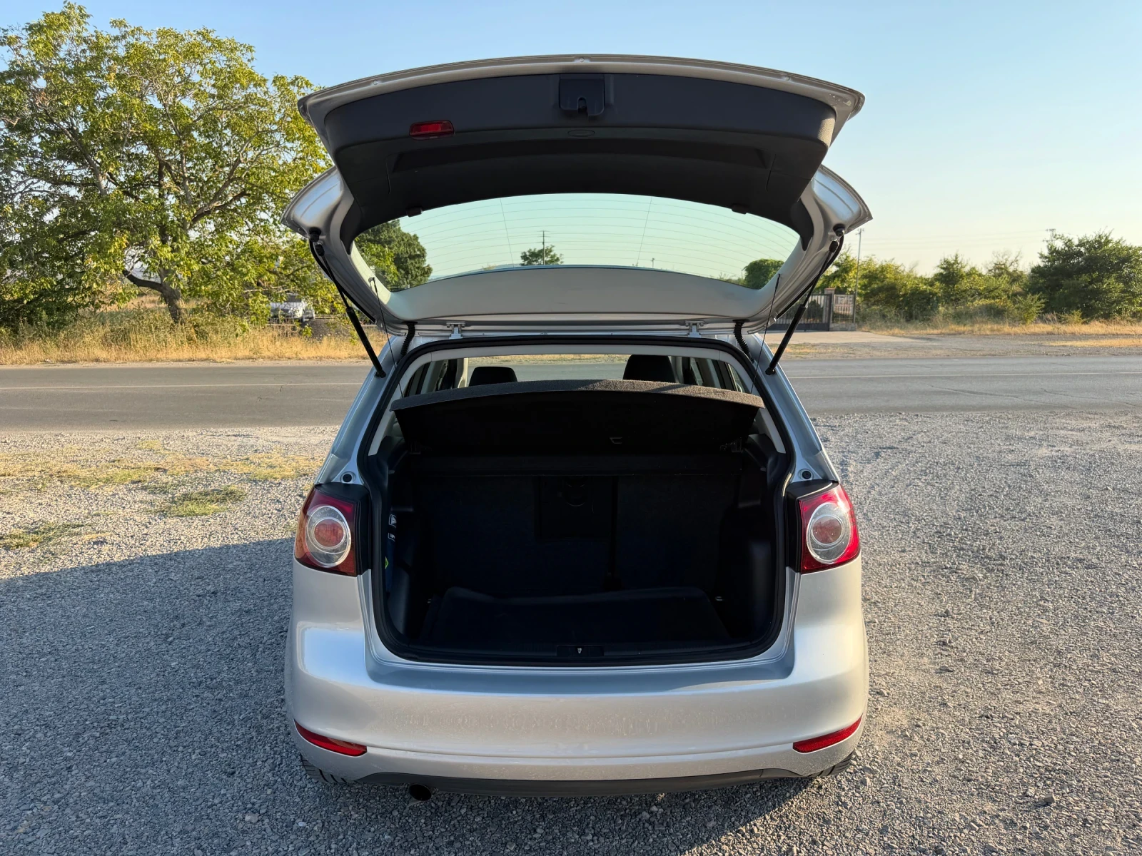 VW Golf Plus 1, 6 КАТО НОВА, снимка 16 - Автомобили и джипове - 55741914
