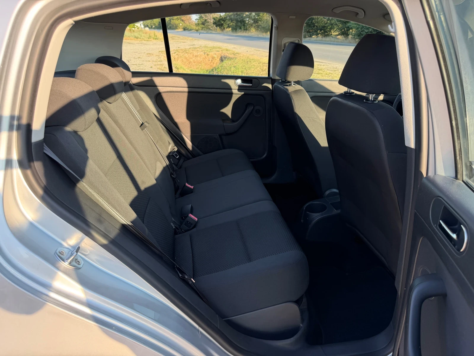 VW Golf Plus 1, 6 КАТО НОВА, снимка 15 - Автомобили и джипове - 55741914