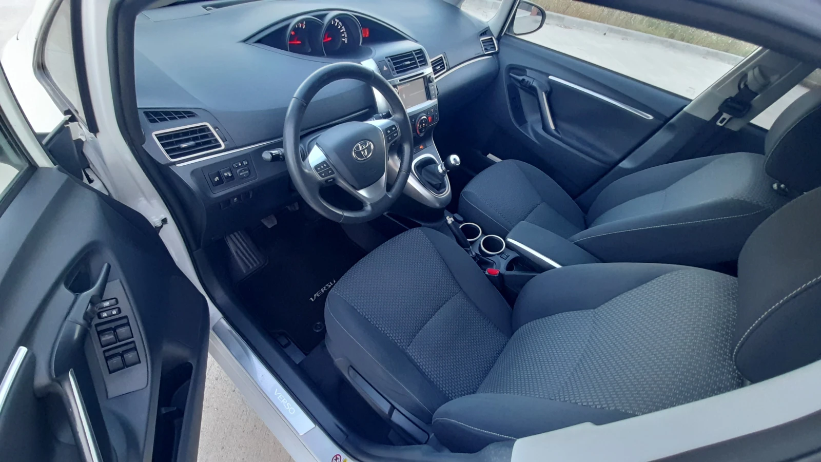 Toyota Verso 1.8i - SWISS , снимка 7 - Автомобили и джипове - 55743102