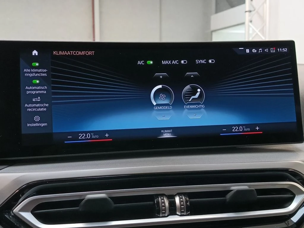 BMW 330 Reeks Touring Navi LED , снимка 12 - Автомобили и джипове - 56205729