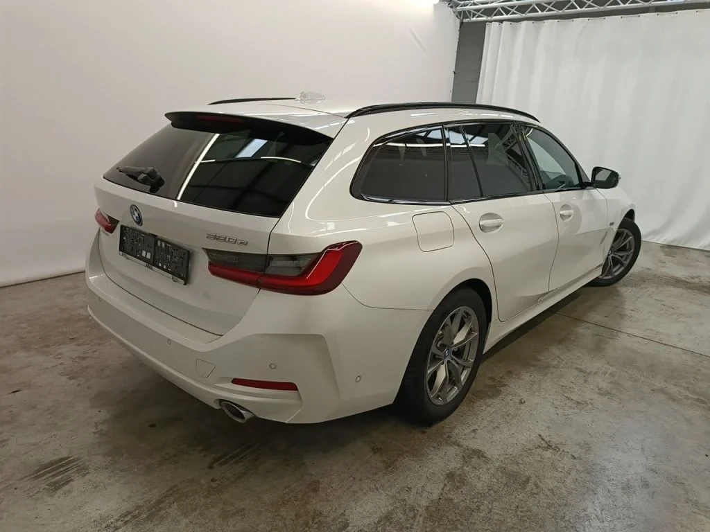 BMW 330 Reeks Touring Navi LED , снимка 6 - Автомобили и джипове - 56205729