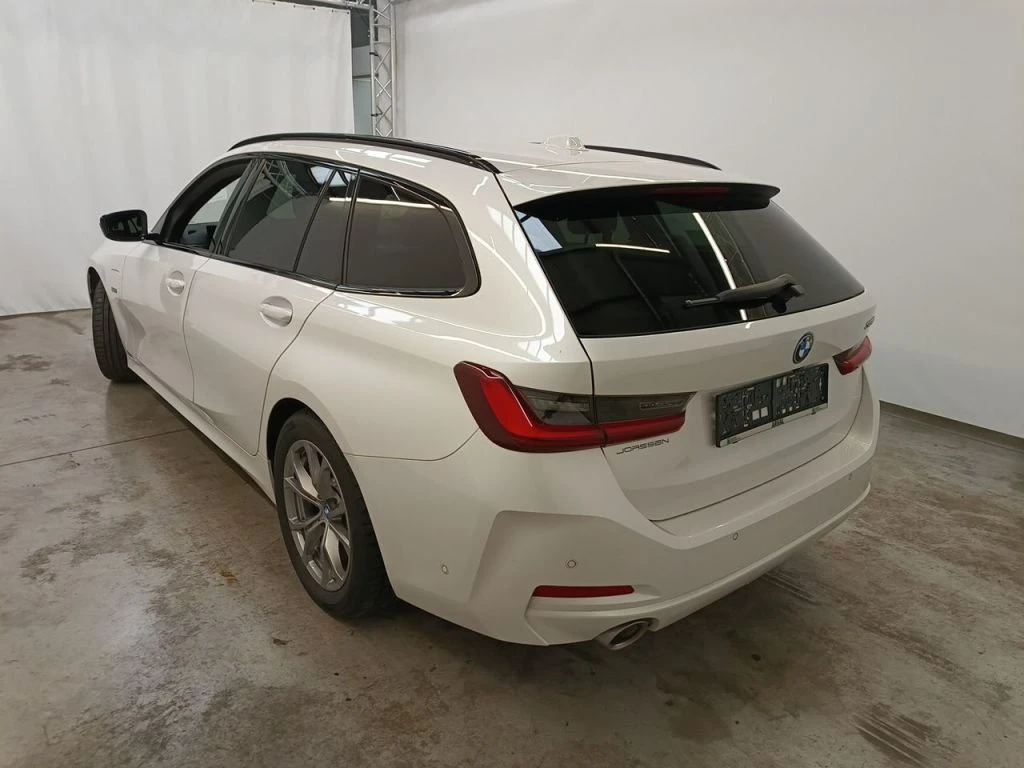 BMW 330 Reeks Touring Navi LED , снимка 4 - Автомобили и джипове - 56205729