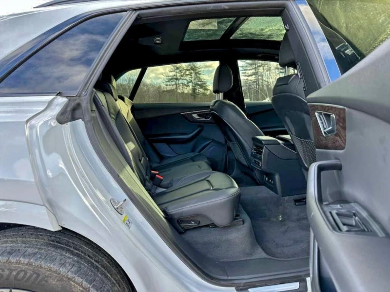 Audi Q8 PREMIUM VIRTUAL 360 CAM PANO DISTRONIC CARPLAY, снимка 8 - Автомобили и джипове - 53091144