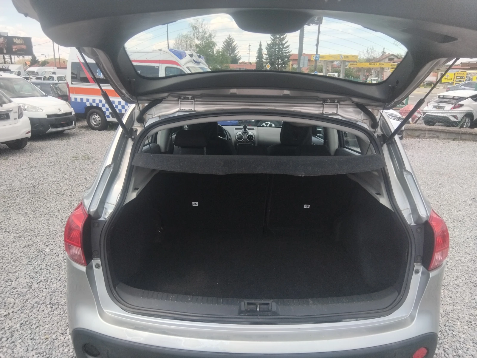 Nissan Qashqai 1.5DCI, снимка 11 - Автомобили и джипове - 54491015