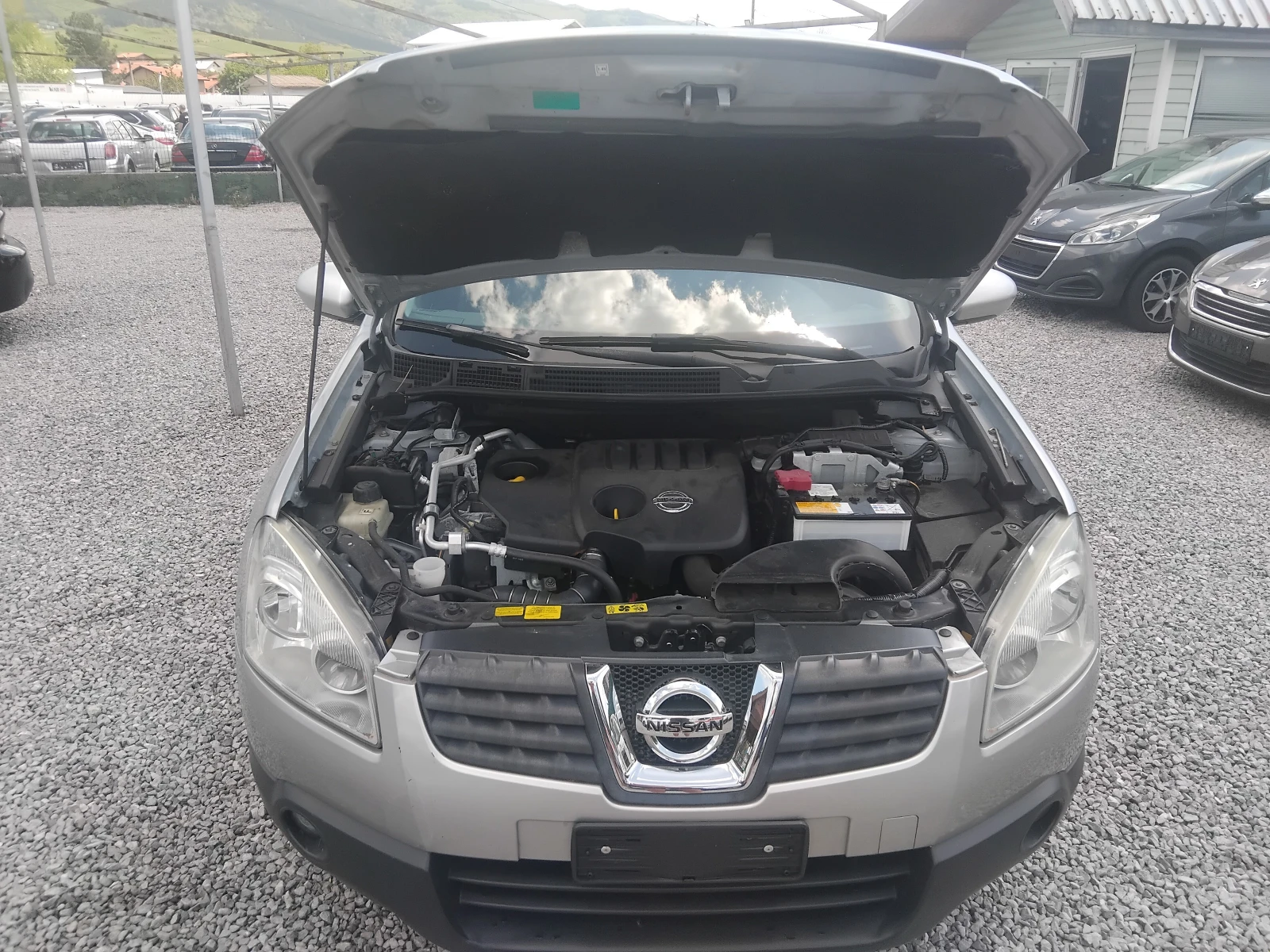 Nissan Qashqai 1.5DCI, снимка 14 - Автомобили и джипове - 54491015