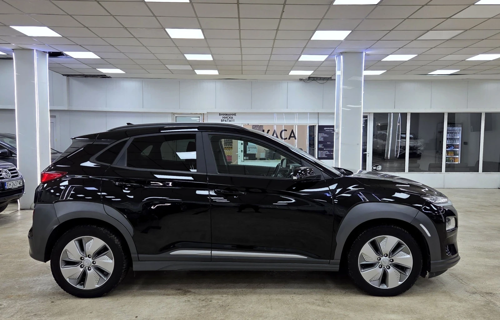 Hyundai Kona 64KWh/Premium/Blue Link/SOH100%, снимка 2 - Автомобили и джипове - 54937041