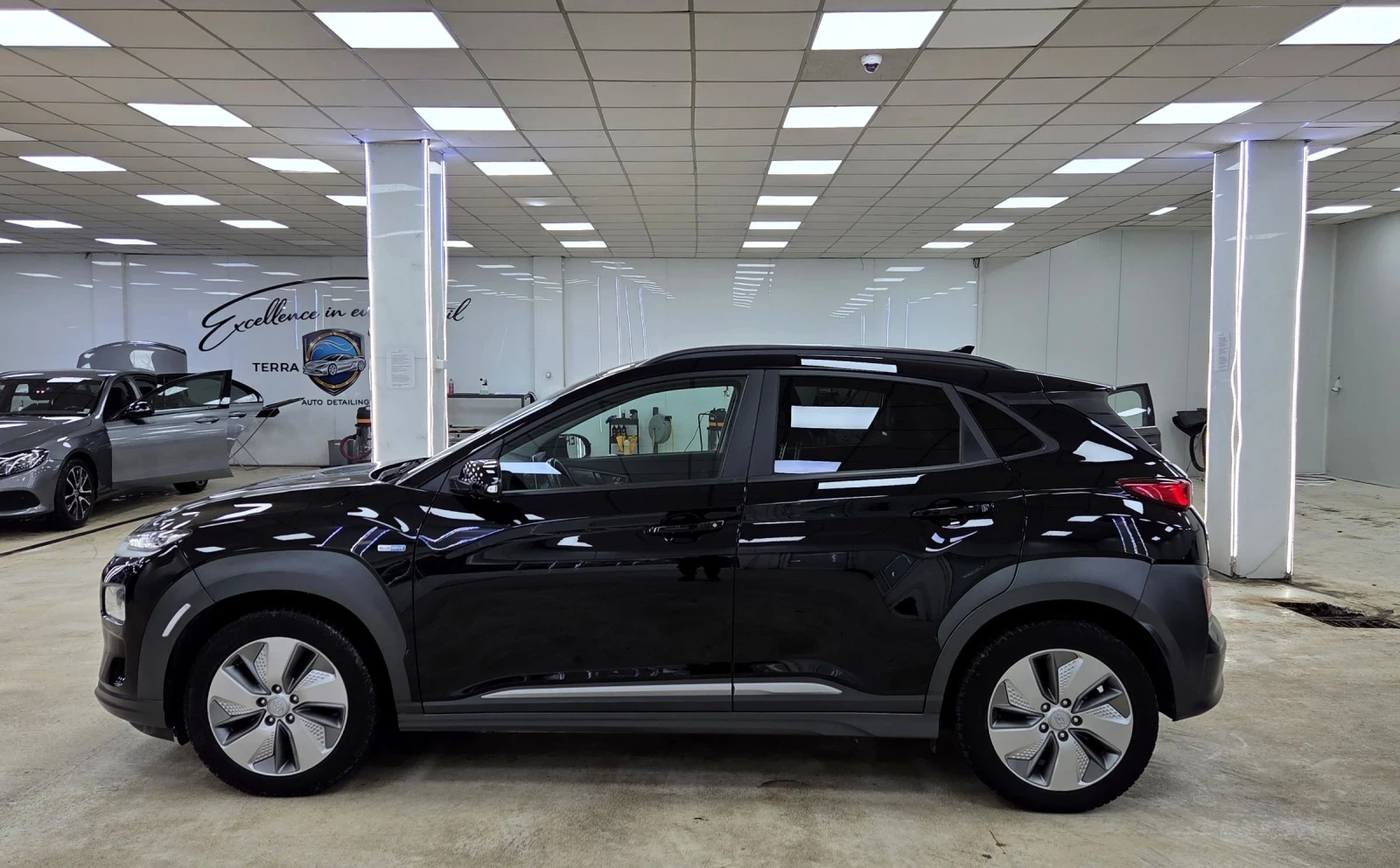 Hyundai Kona 64KWh/Premium/Blue Link/SOH100%, снимка 5 - Автомобили и джипове - 54937041