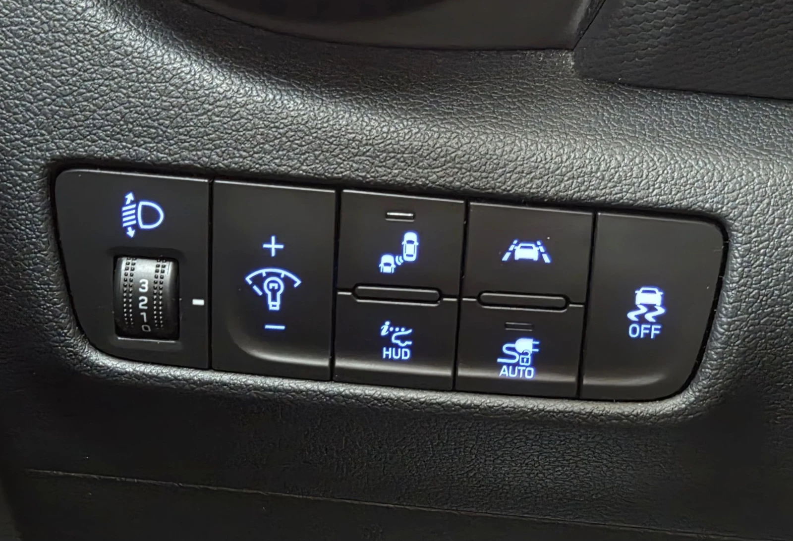 Hyundai Kona 64KWh/Premium/Blue Link/SOH100%, снимка 15 - Автомобили и джипове - 54937041