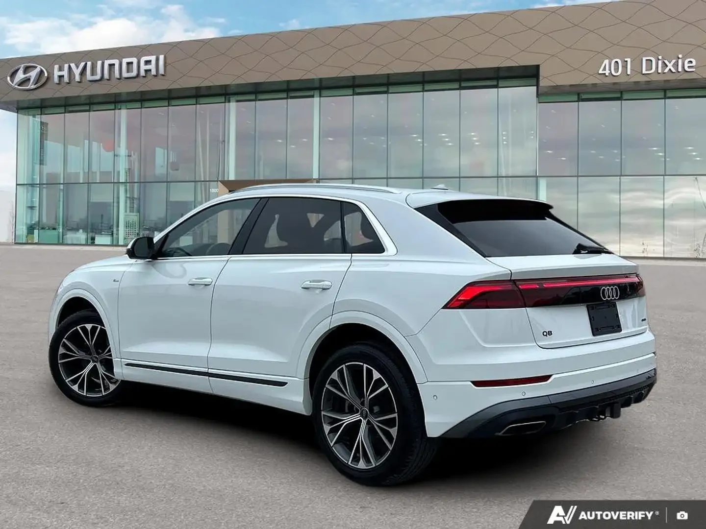 Audi Q8 55TFSI* MATRIX* S* LINE* ОБДУХВАНЕ* ДИСТРОНИК* 360, снимка 4 - Автомобили и джипове - 55787714