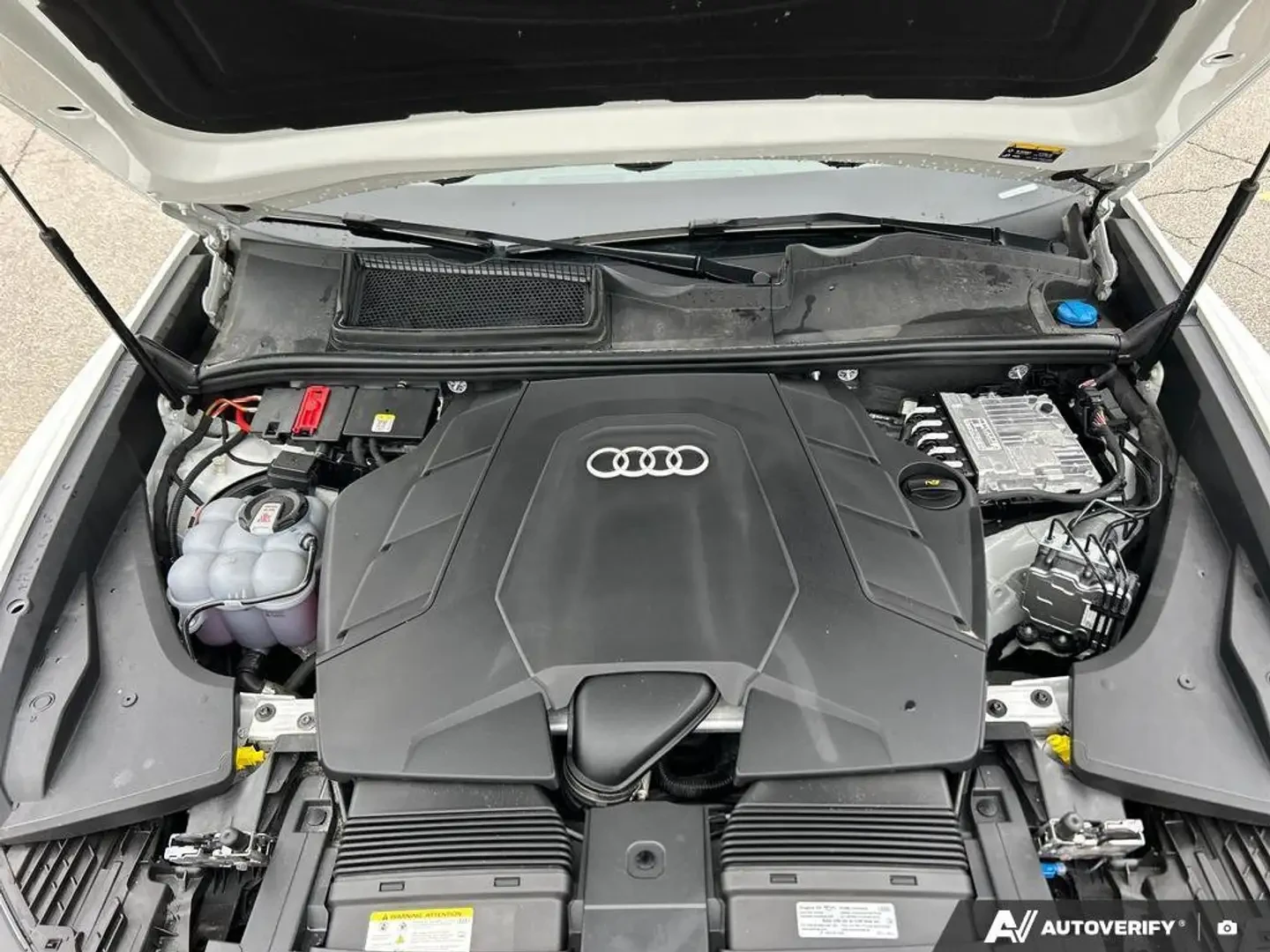 Audi Q8 55TFSI* MATRIX* S* LINE* ОБДУХВАНЕ* ДИСТРОНИК* 360, снимка 17 - Автомобили и джипове - 55787714